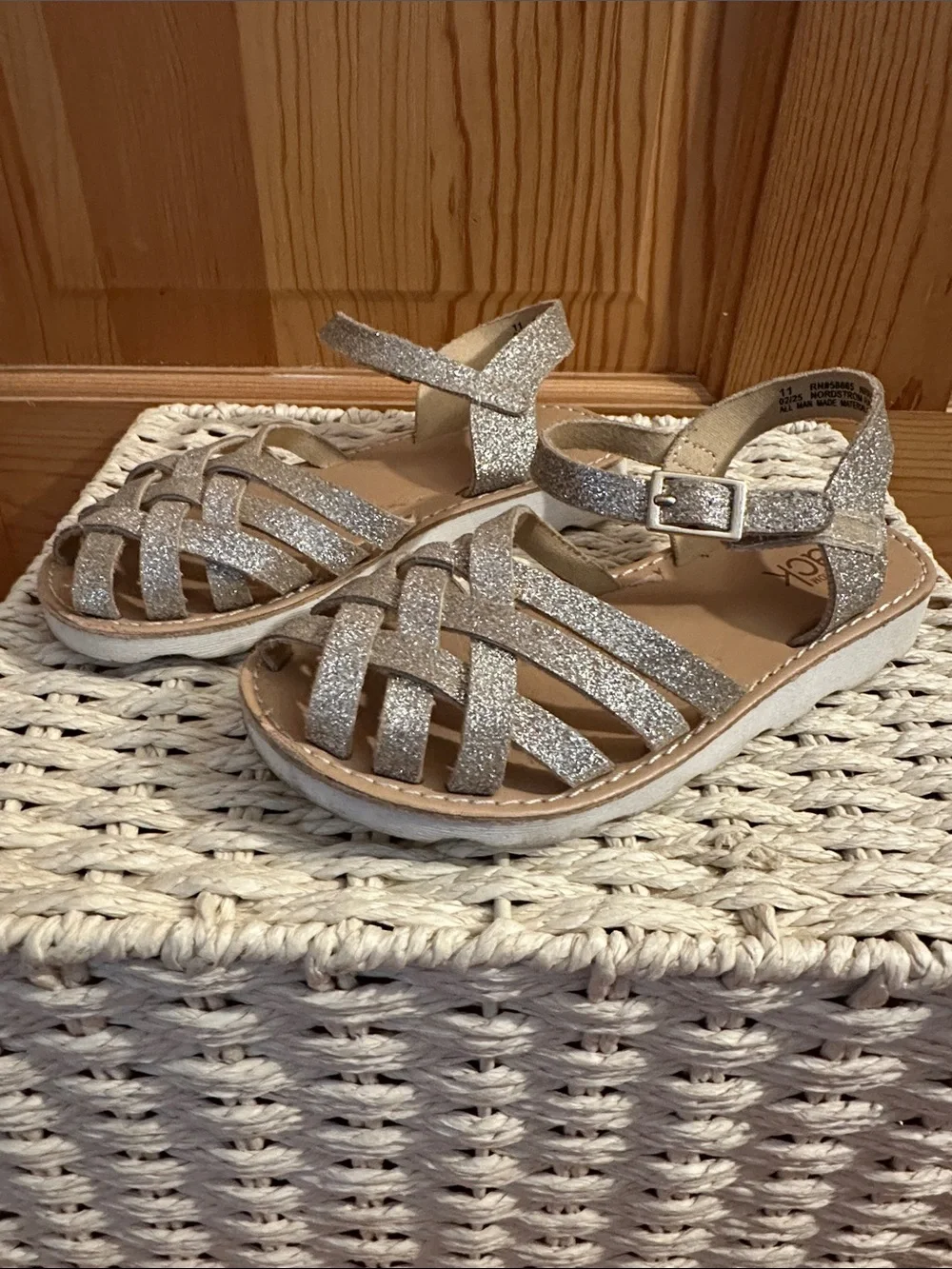 Nordstrom Rack - Toddler Girls Glitter -  Strappy Sandals - champagne metallic